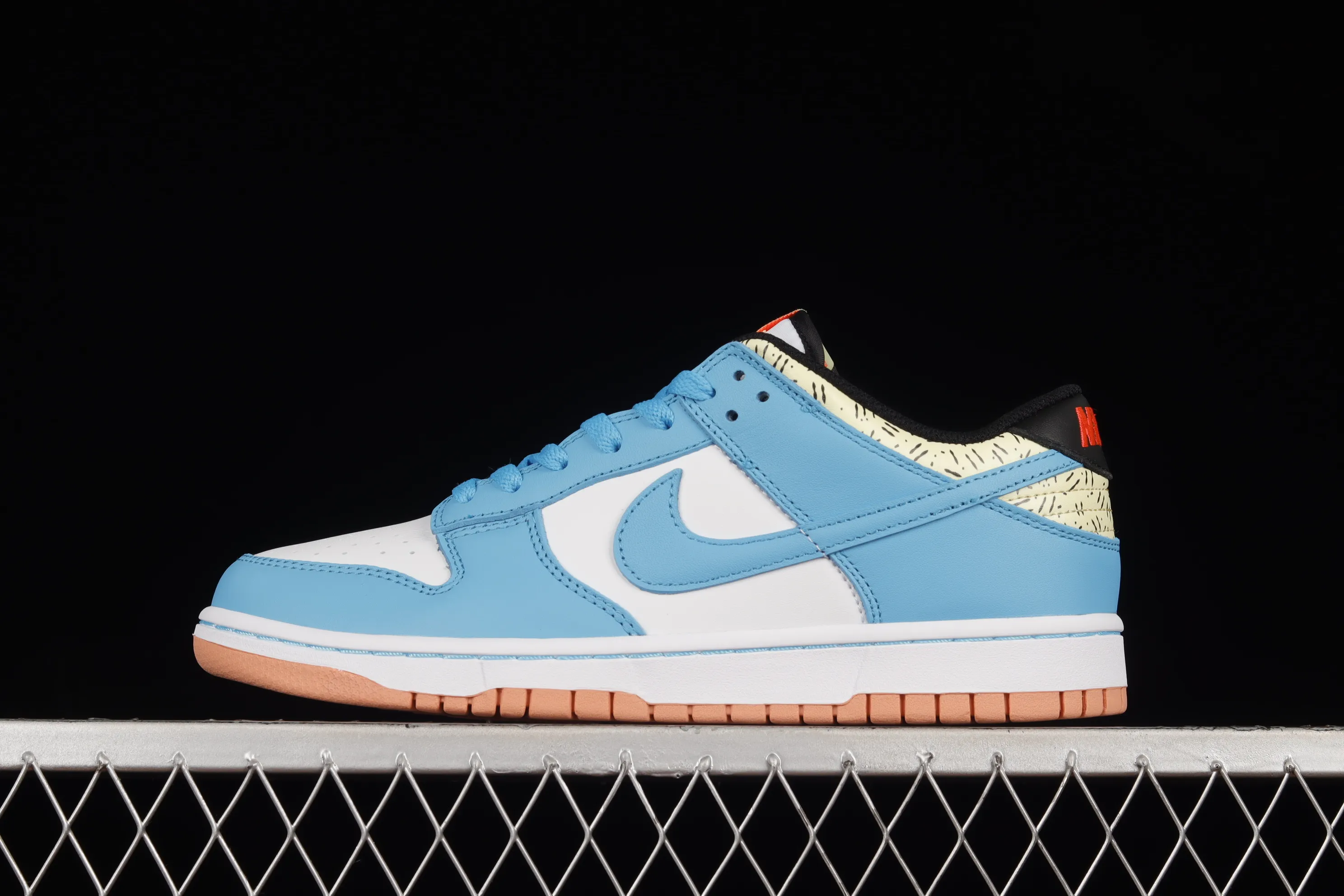 All categories Nk SB Dunk series Nk SB Dunk Low low-top sneakers J version Kyrie Irving x Nk Dunk Low white and blue Irving SB low-top sports and leisure sneakers DN4179-400